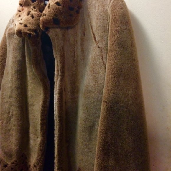 woman fur coat - Picture 2 of 3